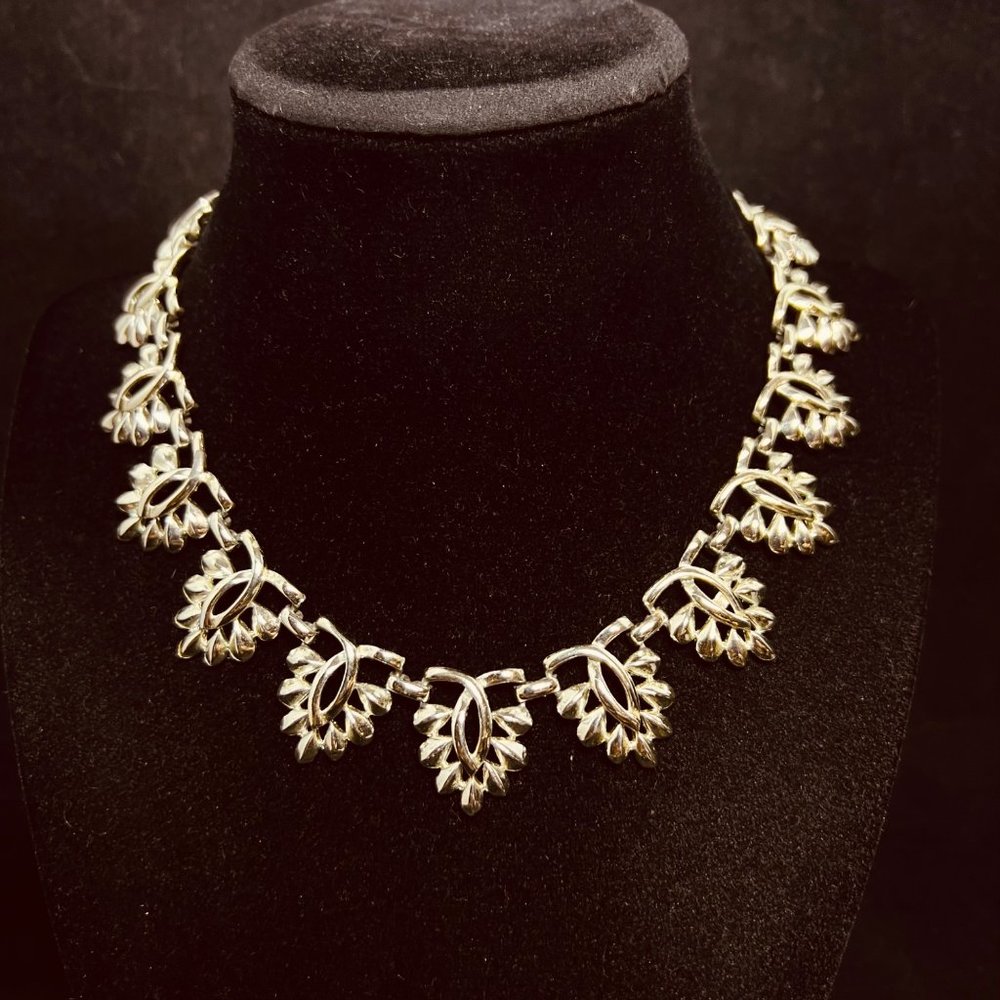 1950s Coro Silver Tone Vine Leaf Necklace Signed (3836)